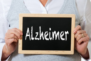 Chorzy na alzheimera mają liczne zaburzenia i problemy z pamięcią