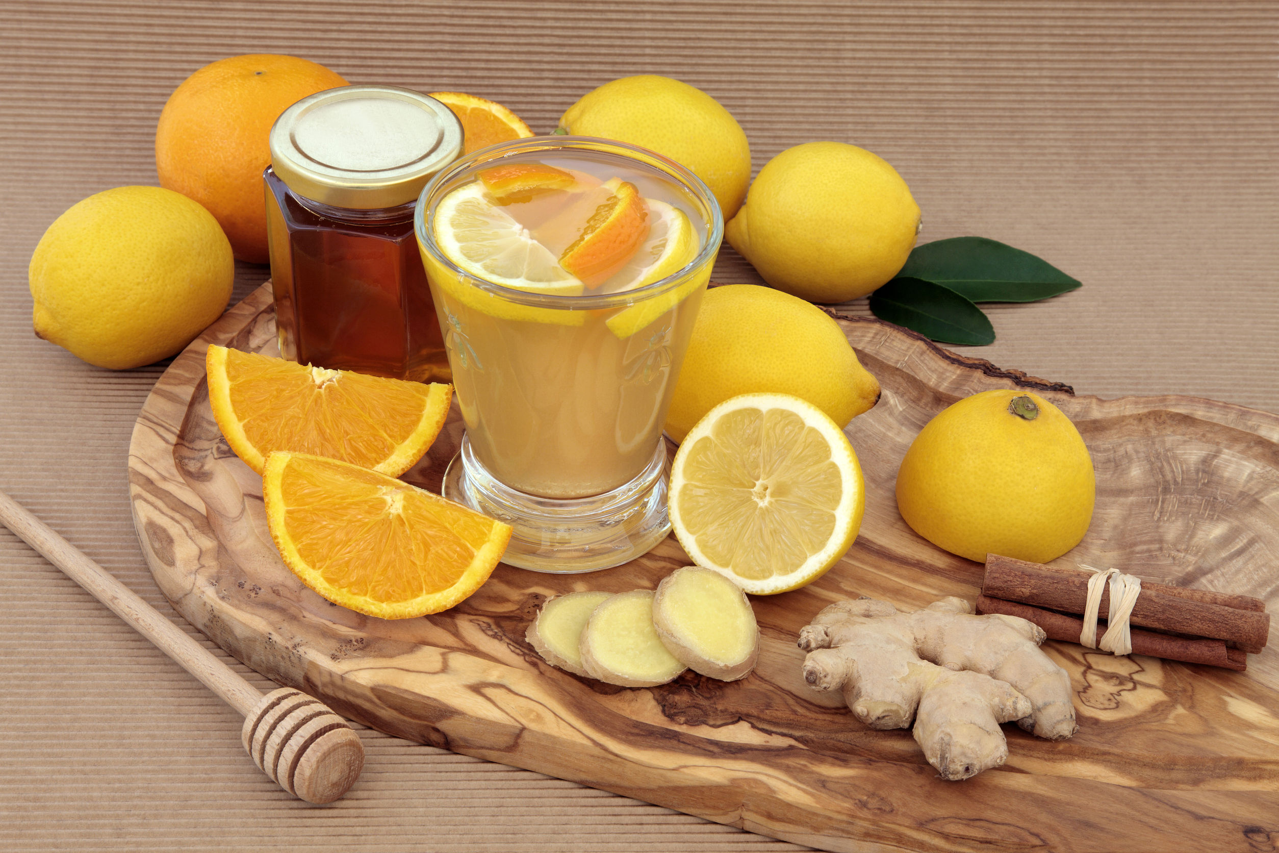Лимон и корица пить. Чай с лимоном. Лимон/апельсин/имбирь. Лимон с имбирем. Апельсин и лимон.