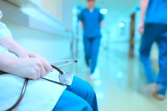 Pielęgniarki pracujące na nocnych zmianach są najbardziej narażone na choroby nowotworowe!