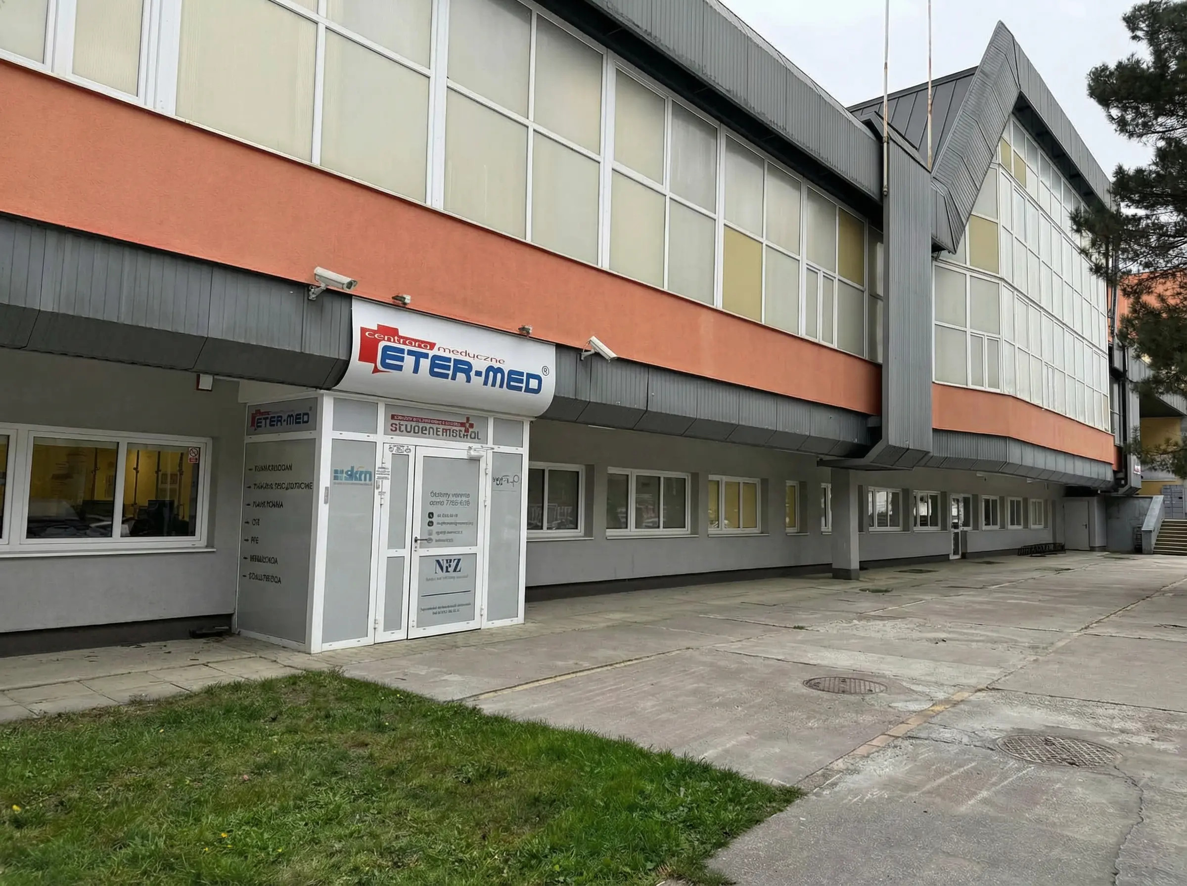 przychodnia awf wejście główne Przychodnia Eter-med na Awf w Gdańsku
